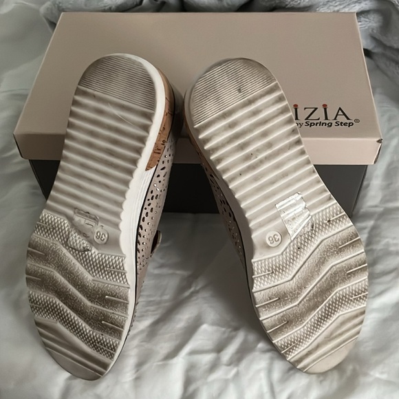 Patrizia “Geva” Spring Step Beige loafers embellished with tiny stones - Picture 3 of 7